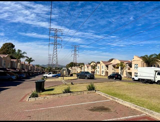 2 BEDROOM TOWNHOUSE FOR SALE IN MEREDALE